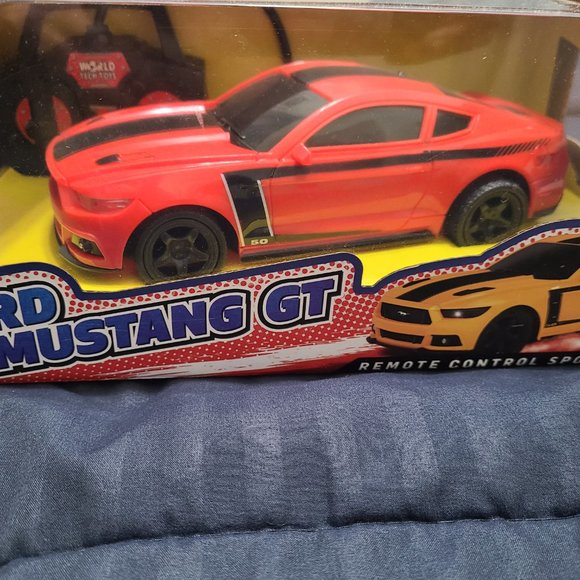 Ford Mustang GT Remote Control Car - Picture 4 of 6